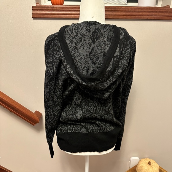 John + Jenn DYLAN Python Pullover - Picture 3 of 6